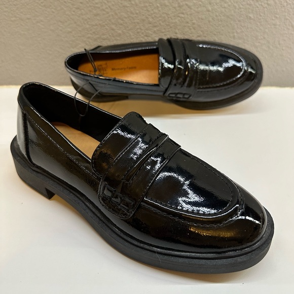 Women’s Patent Loafer - Picture 2 of 5